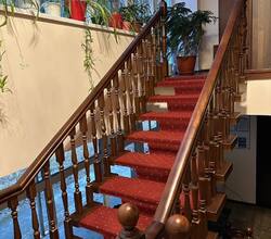 Лестницы ведет в общий Холл